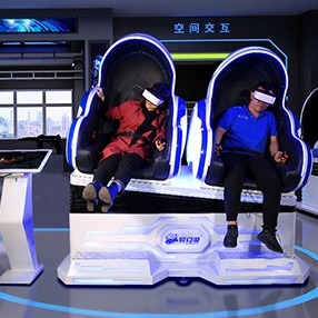 Ρόδινη έδρα 2 αυγών φωτισμού VR προσομοιωτής κινηματογράφων καθισμάτων 9D VR